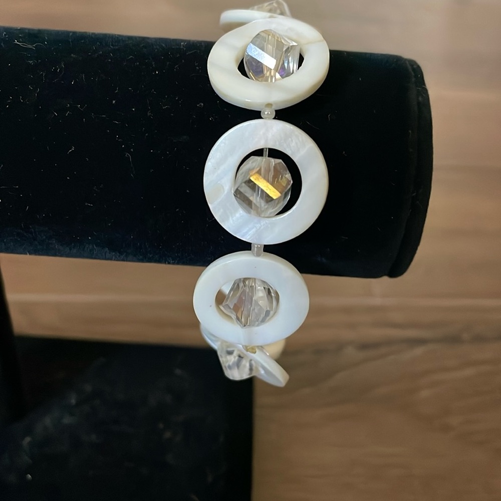 Cream circle stretch bracelet